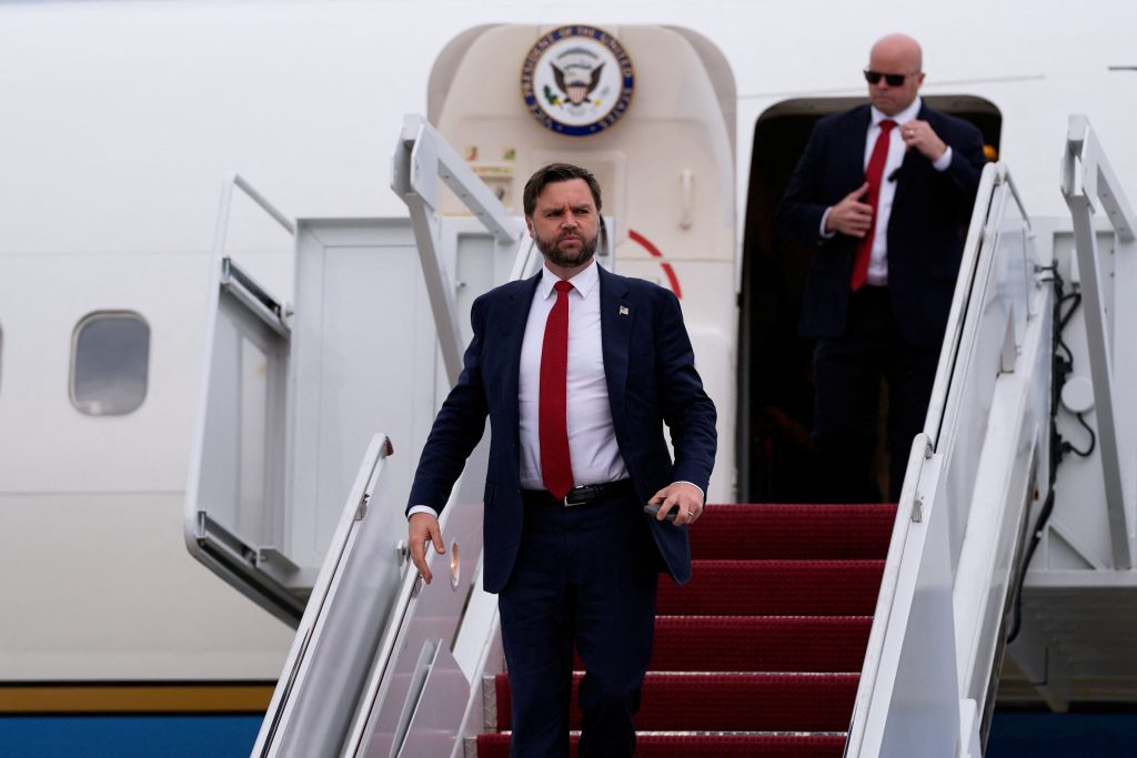 Βανς: Oι ΗΠΑ εξετάζουν το ενδεχόμενο χροήγησης πυραύλων Tomahawk στην Ουκρανία