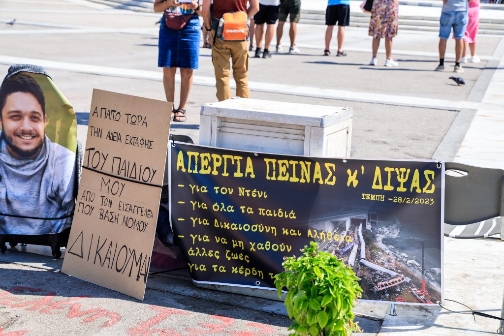 Τέμπη: Μετά την υποτίμηση ψάχνει εκτόνωση το Μαξίμου  Διευκρινίσεις για τα αιτήματα εκταφής