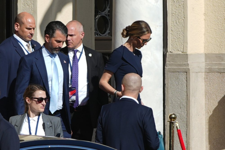 Στη Βοσνία-Ερζεγοβίνη ο Ντόναλντ Τραμπ Τζούνιορ  Η ελπίδα βρίσκεται στην ανατολική Ευρώπη