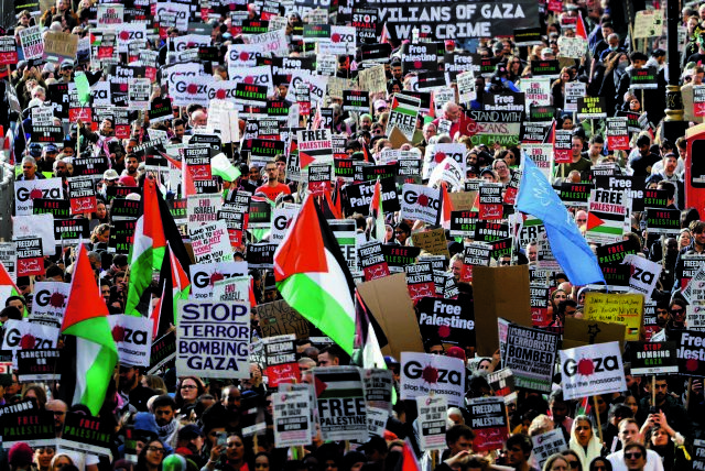 Λονδίνο: Διαδηλώσεις μετά την επίθεση στο Μάντσεστερ  Συλλήψεις από την Αστυνομία