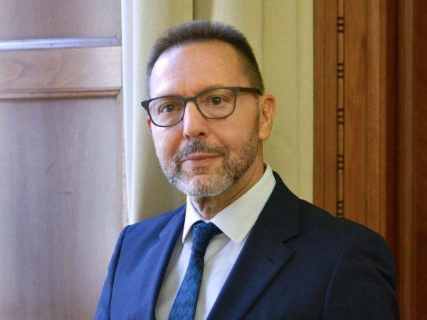 Στουρνάρας: Η έγκαιρη απονομή δικαιοσύνης, προϋπόθεση για αύξηση επενδύσεων