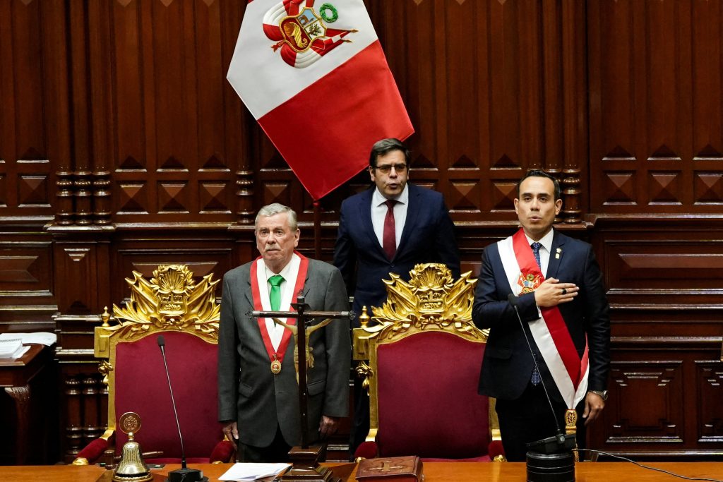 Περού: Ο πρόεδρος του κοινοβουλίου ανέλαβε καθήκοντα προέδρου της χώρας μετά την καθαίρεση της Μπολουάρτε