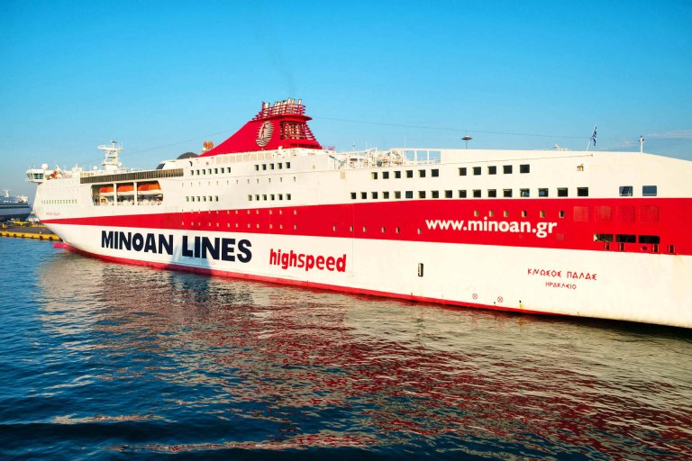 Ένταση με επιβάτες στο Knossos Palace  Δεν προσέγγισε τη Μήλο λόγω απαγορευτικού