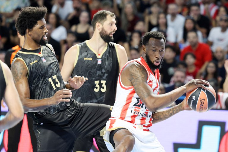 Η εξαιρετική εμφάνιση του Χολ στο φιλικό με τη Μονακό  Τι προσφέρει ο Αμερικανός στον Ολυμπιακό