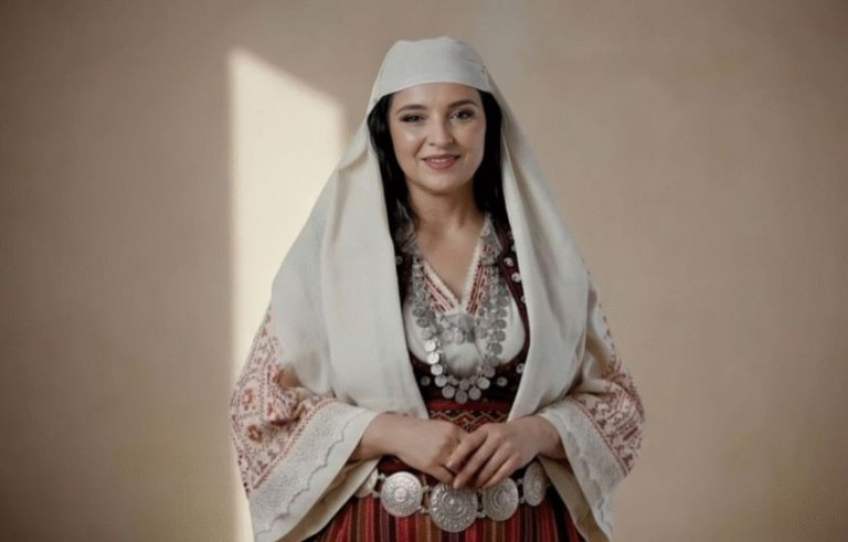 Στην αντεπίθεση η AI υπουργός της Αλβανίας  Ο πραγματικός κίνδυνος για τα Συντάγματα