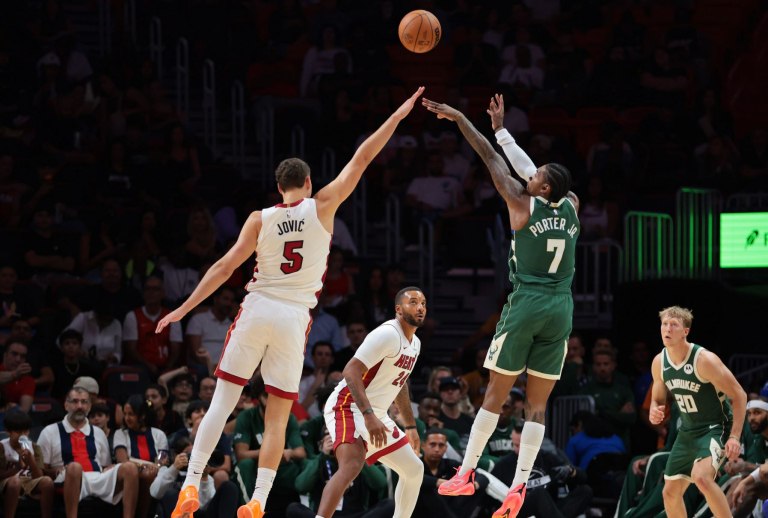 Ξεκίνησε η pre season στο NBA  Νίκη χωρίς Γιάννη για τους Μπακς (vid)