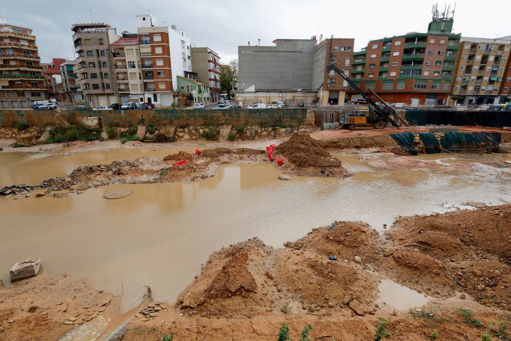 Σφοδρές βροχές πλήττουν τη Βαλένθια  Σε ισχύ κόκκινος συναγερμός
