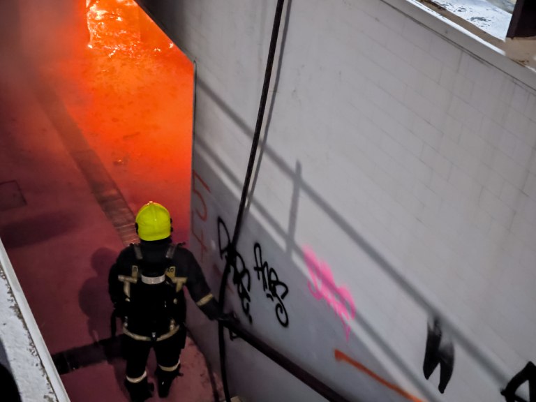 Φωτιά σε υπόγεια διάβαση στη Λεωφόρο Συγγρού  Δείτε φωτογραφίες