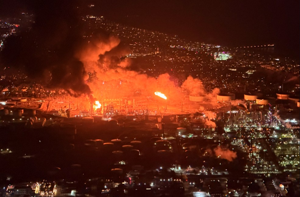 ΗΠΑ: Μεγάλη πυρκαγιά σε διυλιστήριο της Chevron κοντά στο Λος Άντζελες