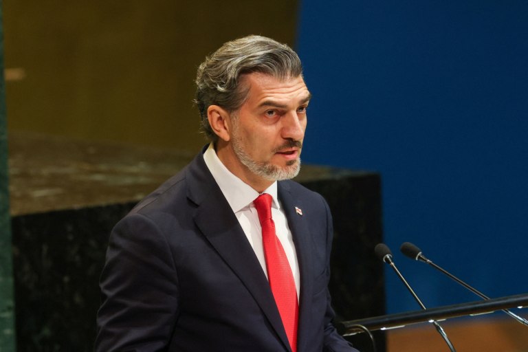 Η Δύση μας πιέζει σε πόλεμο με τη Ρωσία