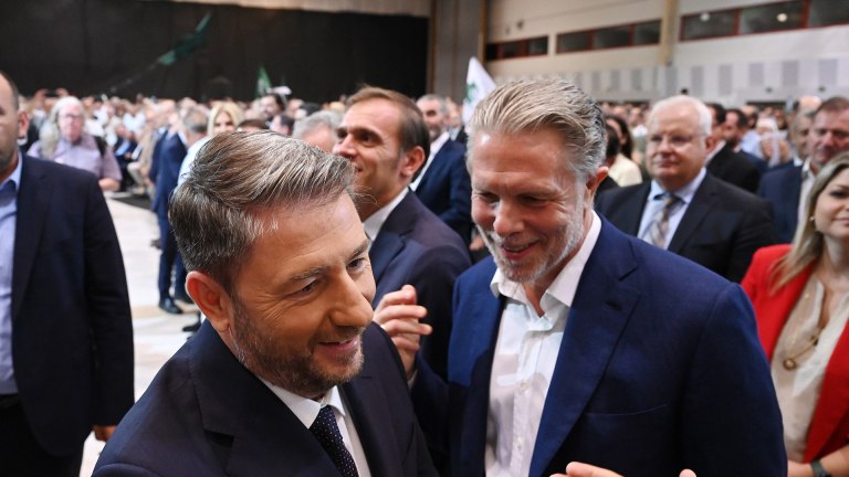 Οι δύο εικόνες του ΠΑΣΟΚ