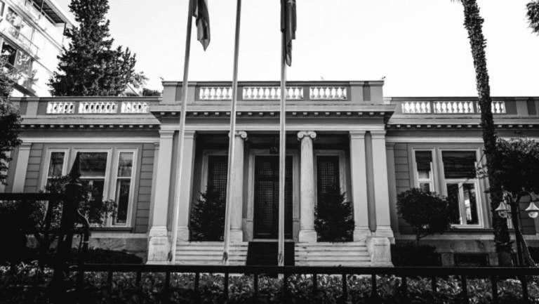 The Expla-in Project: Πώς σχετίζεται ο πόλεμος στο Ιράν με τα σενάρια πρόωρων εκλογών στην Ελλάδα;