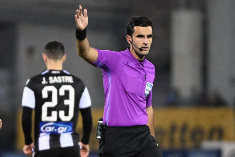 Ο Κουμπαράκης τιμωρήθηκε για το πέναλτι στον Καμπελά