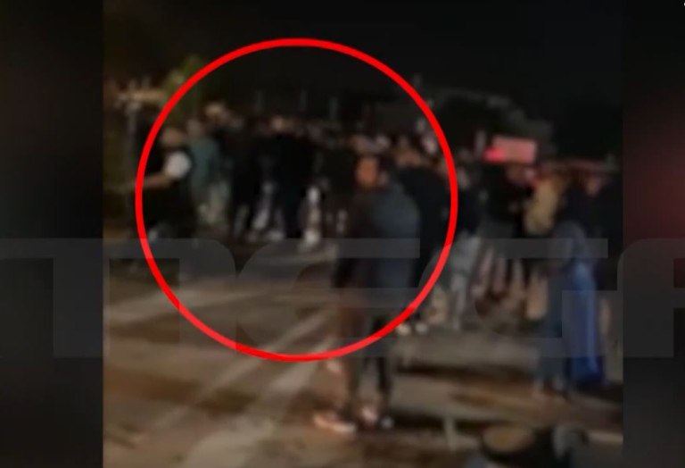 Βίντεο ντοκουμέντο από την άγρια συμπλοκή στη Μεταμόρφωση  Ήταν δύο παρέες οι οποίες έπιναν ασυστόλως