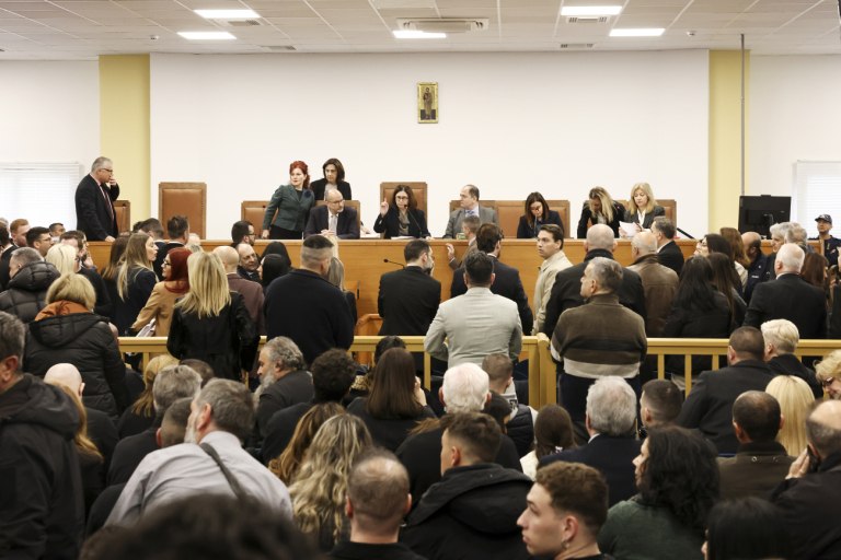 Τέμπη: Οργή για τις συνθήκες διεξαγωγής της δίκης  Τι λένε συγγενείς θυμάτων και δικηγόροι