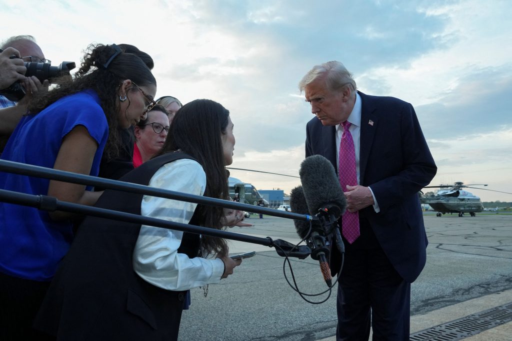 Έντονη αντιπαράθεση Τραμπ με Αυστραλό δημοσιογράφο στον Λευκό Οίκο (video)