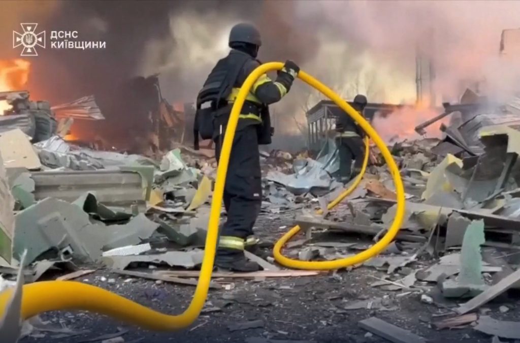 Πέντε νεκροί στο Κίεβο από νέες ρωσικές επιθέσεις με πυραύλους και drones