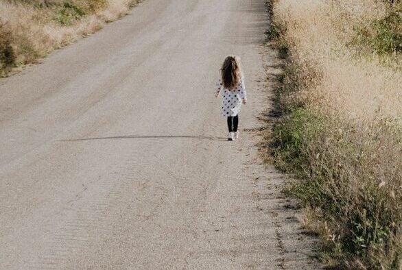 Mαρούσι: Η 4χρονη είχε δάκρυα στα μάτια, είπε ότι τη μάλωσαν οι γονείς της  Τι λέει ο οδηγός ταξί που την εντόπισε