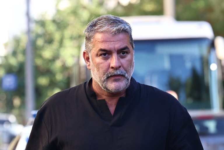 Βασίλης Μπισμπίκης: 1.200 ευρώ πρόστιμο και αφαίρεση διπλώματος για 1 μήνα  Βίντεο λίγα λεπτά μετά το τροχαίο