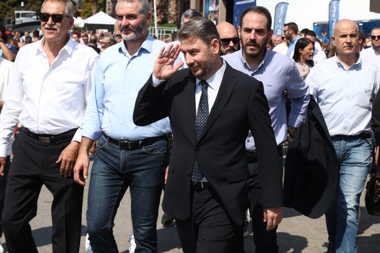 ΔΕΘ: Η περιοδεία Ανδρουλάκη  Τα περίπτερα όπου στάθηκε και οι φοιτητικές αναμνήσεις από το Δημοκρίτειο