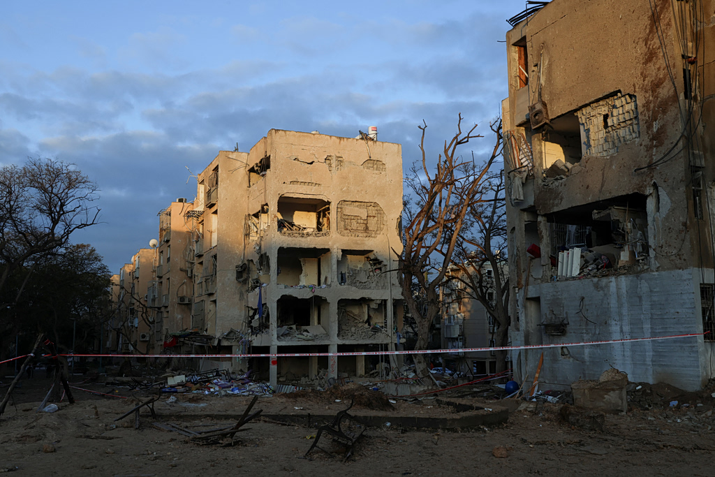 Τελεσίγραφο 48 ωρών από Τραμπ στο Ιράν να ανοίξει τα Στενά του Ορμούζ  Με επιθέσεις απειλεί η Τεχεράνη