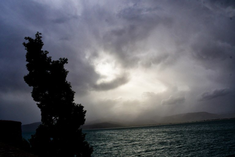 Καιρός: Να προετοιμαστούμε για επικίνδυνες καταστάσεις  Καμπανάκι Μαρουσάκη για επικείμενη κακοκαιρία