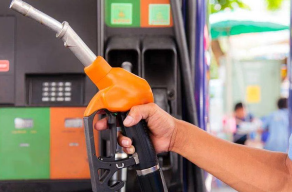 Καύσιμα: Οι αυξήσεις ροκανίζουν το εισόδημα  Πώς το ενεργειακό σοκ πλήττει κατανάλωση και επιχειρήσεις