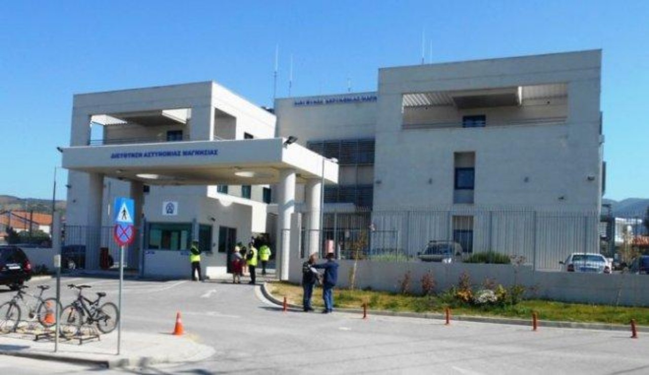 Βόλος: Συνελήφθη αλλοδαπός για κλοπή, απάτη με υπολογιστή και παράβαση της νομοθεσίας περί όπλων