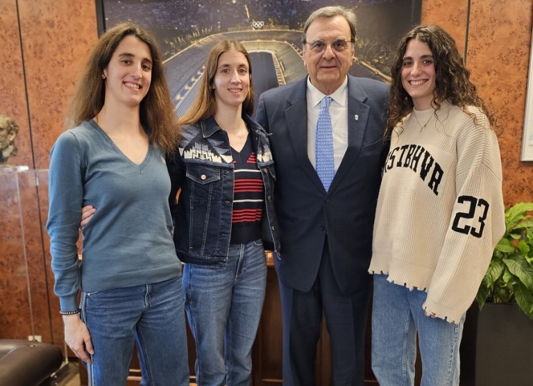 Στην ΕΟΕ οι αδελφές Αλεξανδρή, συναντήθηκαν με τον Ισίδωρο Κούβελο: Η επιστροφή σας μας έδωσε μεγάλη χαρά