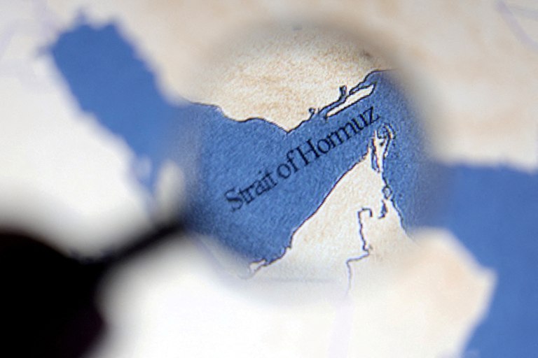 Είκοσι δύο κράτη, μεταξύ των οποίων πολλά μέλη της ΕΕ, δηλώνουν έτοιμα να συμβάλουν για να ανοίξουν τα Στενά του Ορμούζ