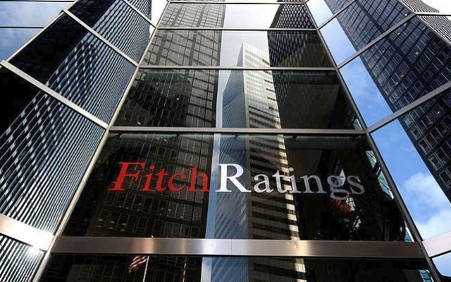 Fitch: Η σύγκρουση στη Μέση Ανατολή θα διαρκέσει λιγότερο από μήνα - Η ελληνική οικονομία εμφανίζει καλύτερες "άμυνες" σε σχέση με την Eυρωζώνη, ανθεκτικές οι ελληνικές τράπεζες