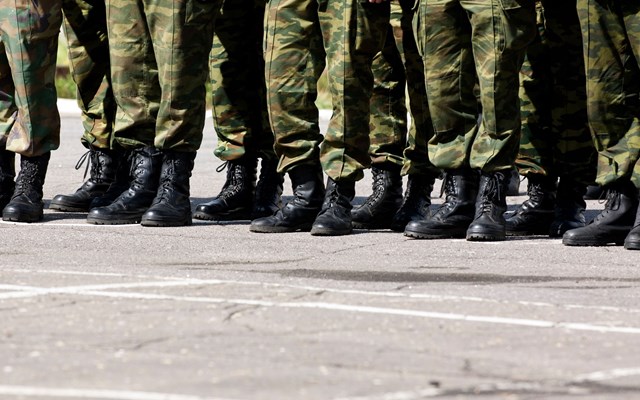 Αλλαγές στο στράτευμα: Τέλος οι φαντάροι σε Αεροπορία και Ναυτικό - Προαιρετική θητεία για τις γυναίκες