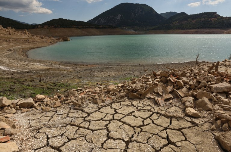 Νερό για ένα χρόνο απομένει στους ταμιευτήρες της Αττικής  Τα έκτακτα μέτρα της ΕΥΔΑΠ