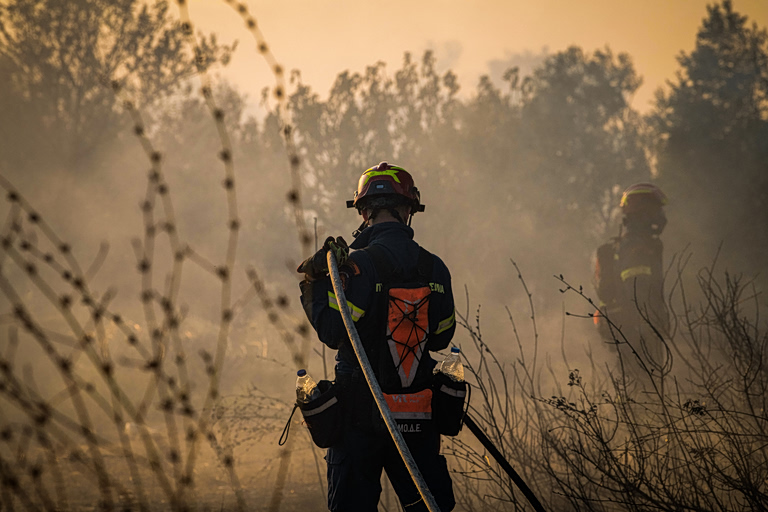 Ακράτα: Καλύτερη η εικόνα από τη φωτιά που ξέσπασε το Σάββατο στην Άμπελο  Δεν απειλούνται σπίτια