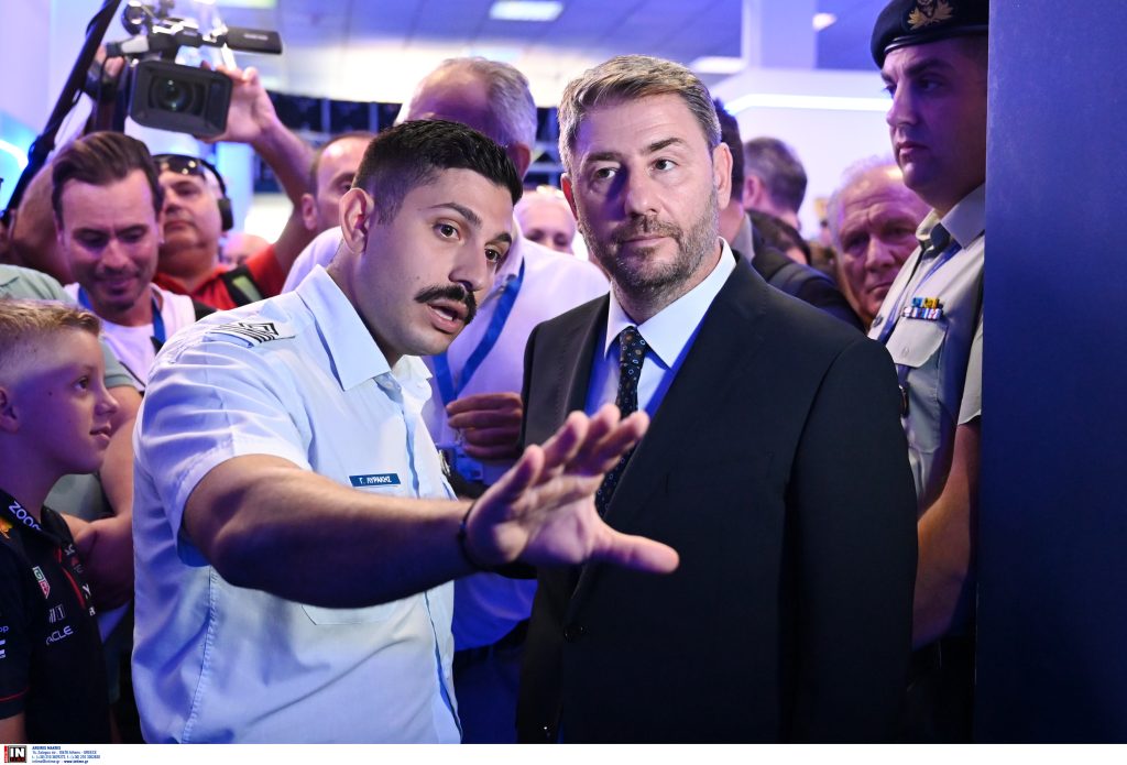 Περιοδεία Ανδρουλάκη στα περίπτερα της 89ης ΔΕΘ