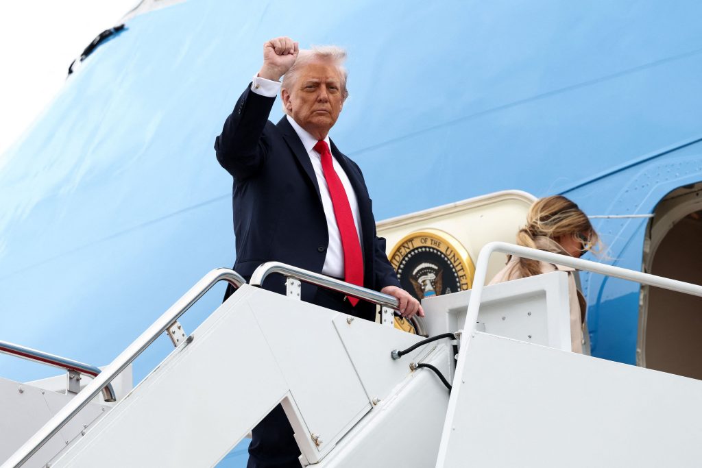 Τραμπ: Θα μηνύσει τους New York Times για 15 δισ. δολάρια