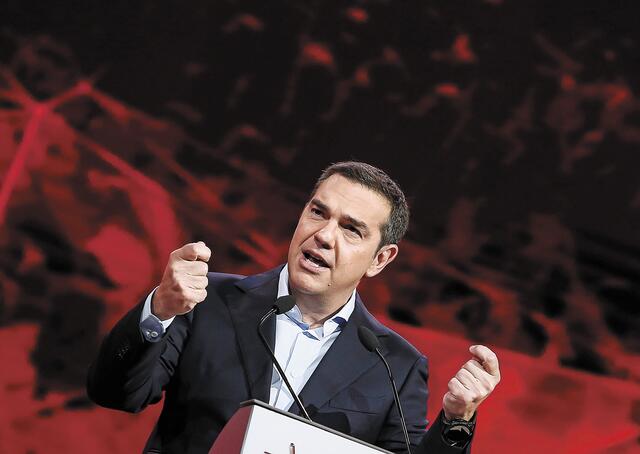 Αυτοί στη Βουλή, εκείνος