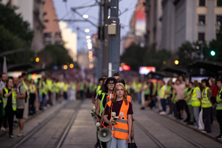 Σερβία: Ενώ ο Βούτσιτς έχει αγγιστρωθεί στην εξουσία, οι διαδηλωτές δείχνουν τον κίνδυνο μιας πεισματάρικης ηγεσίας