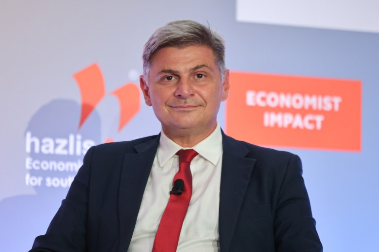 Φαραντούρης σε Φον ντερ Λάιεν: Οδηγείτε την ΕΕ στην κατάρρευση σαν χάρτινο πύργο