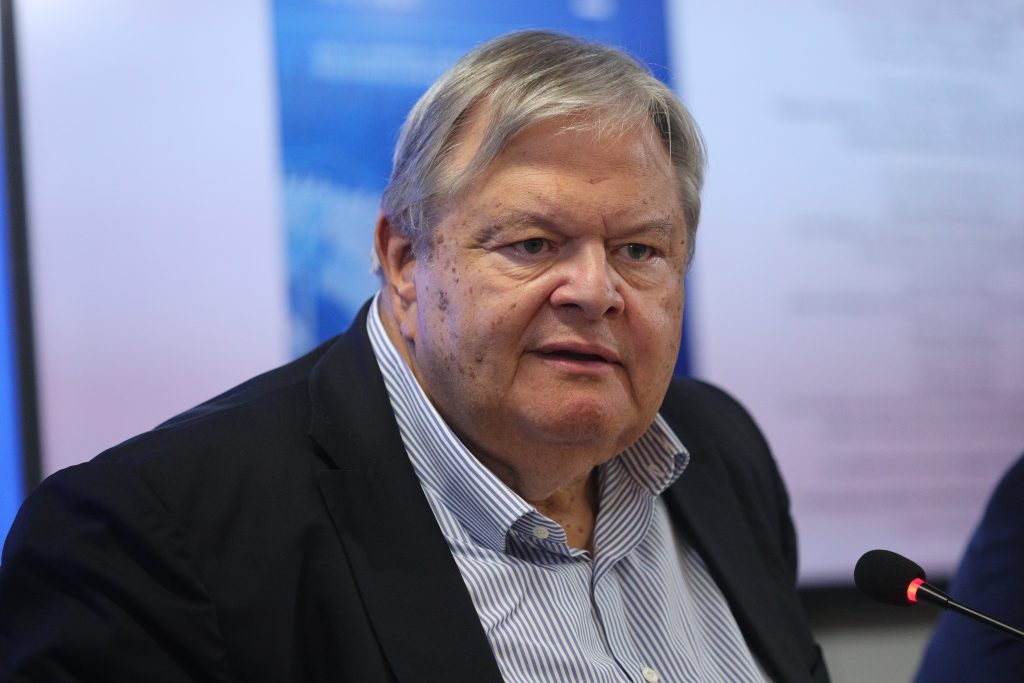 Η τραγωδία δεν τελειώνει χωρίς κάθαρση  Το μήνυμα Βενιζέλου για τα αιτήματα εκταφής θυμμάτων των Τεμπών