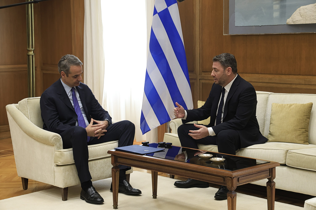 Στα άκρα η κόντρα ΝΔ  ΠΑΣΟΚ: Οι υποκλοπές ξανά στο προσκήνιο