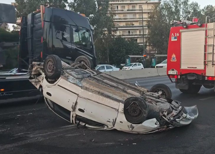 Τροχαίο με ανατροπή ΙΧ και τραυματία στην Ποσειδώνος