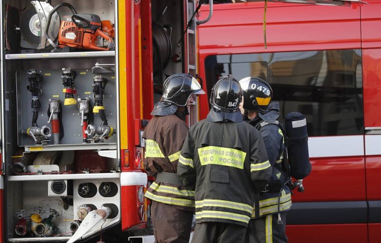 Πυρκαγιά σε εγκατάσταση αποθήκευσης καυσίμων στην Κριμαία μετά από επίθεση από ουκρανικά drones