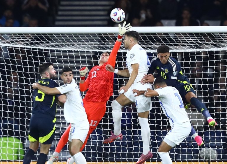 Εθνική Ελλάδας: Σκόραρε για το 1-0 ο Τσιμίκας, άμεση η  απάντηση των Σκωτσέζων (vids)