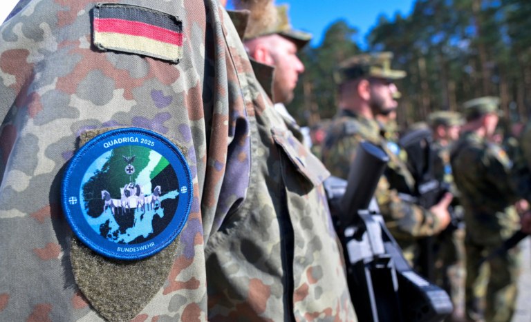 Γερμανία: Πρέπει να υπερδιπλασιάσει τον στρατό της για να πιάσει τους ΝΑΤΟϊκούς στόχους