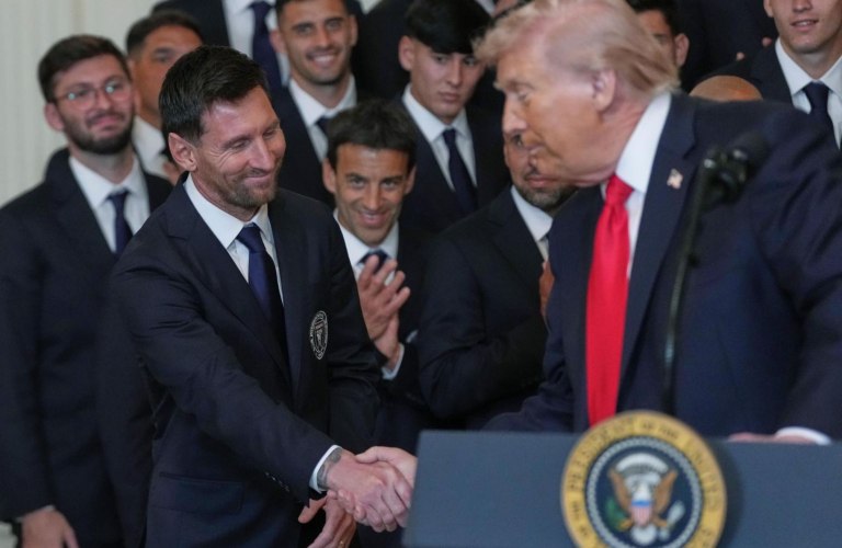 Ο Μέσι χειροκροτεί τον Τραμπ για τους βομβαρδισμούς στο Ιράν (vid)