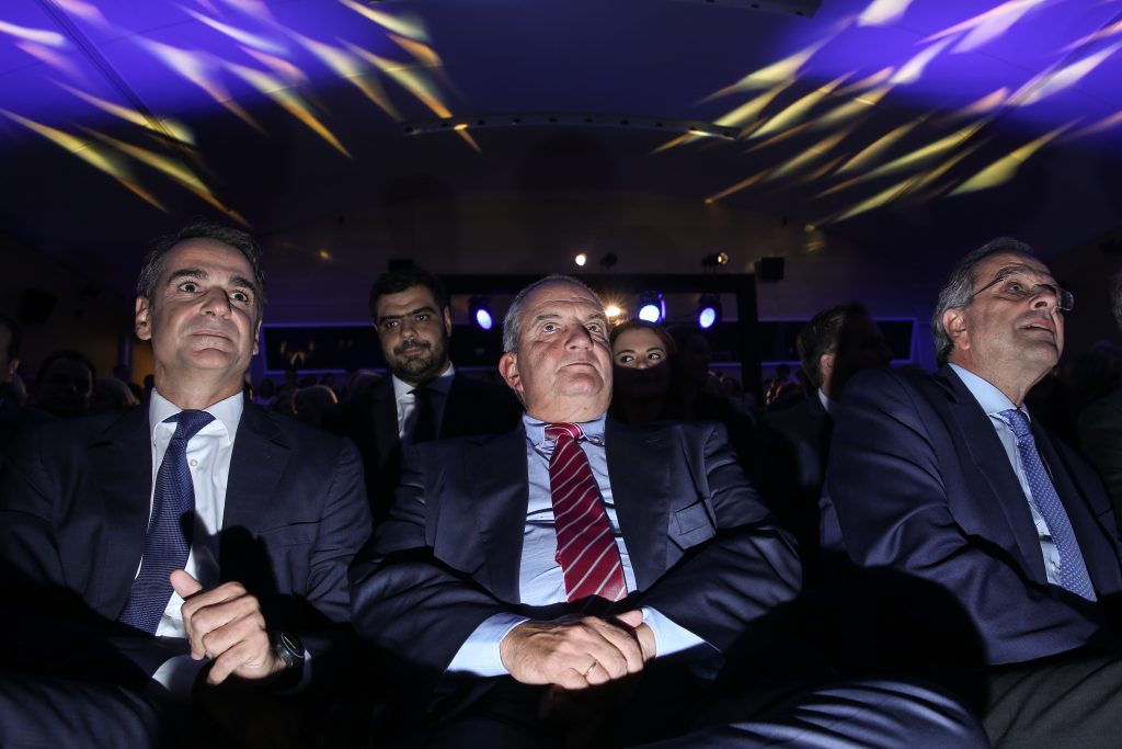 Επιχείρηση 8η Οκτωβρίου: Ανοίγματα υπό όρους από το Μαξίμου