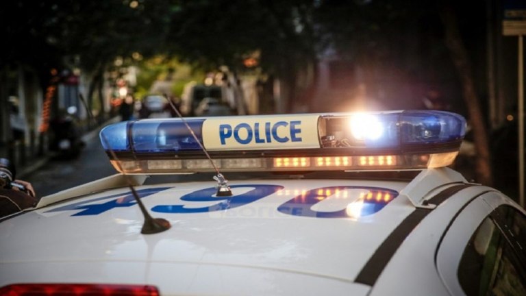 Ζάκυνθος: 62χρονος πυροβόλησε και τραυμάτισε τη γειτόνισσά του  Οι συνεχείς καυγάδες με την 60χρονη Γερμανίδα