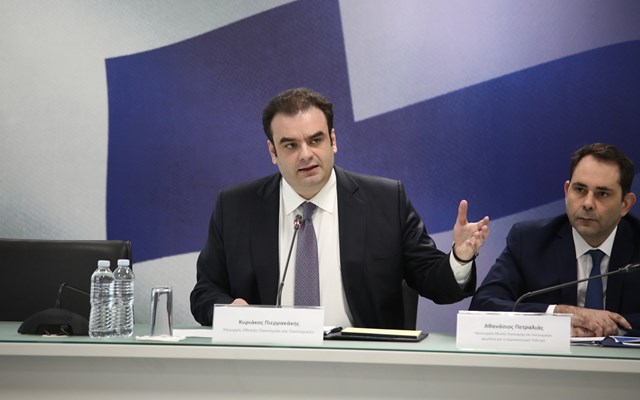 Live: Πώς θα μοιραστούν τα 300 εκατ. - "αντίδοτο" στην ενεργειακή κρίση: Επιδότηση στο diesel, fuel pass, ενίσχυση σε αγρότες και ακτοπλοϊκές γραμμές