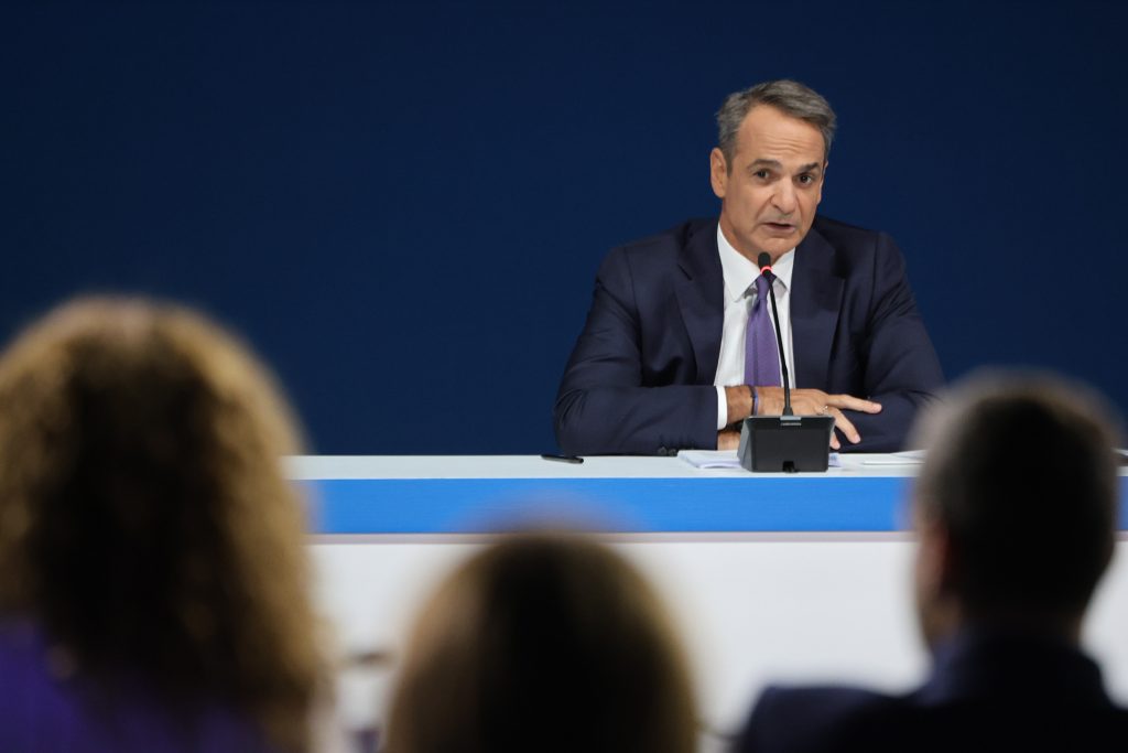 Κυρ. Μητσοτάκης: Δεν μπορώ να απαντήσω πολιτικά στον Α. Σαμαρά  Βλέπω έναν πατέρα που έχασε το παιδί του